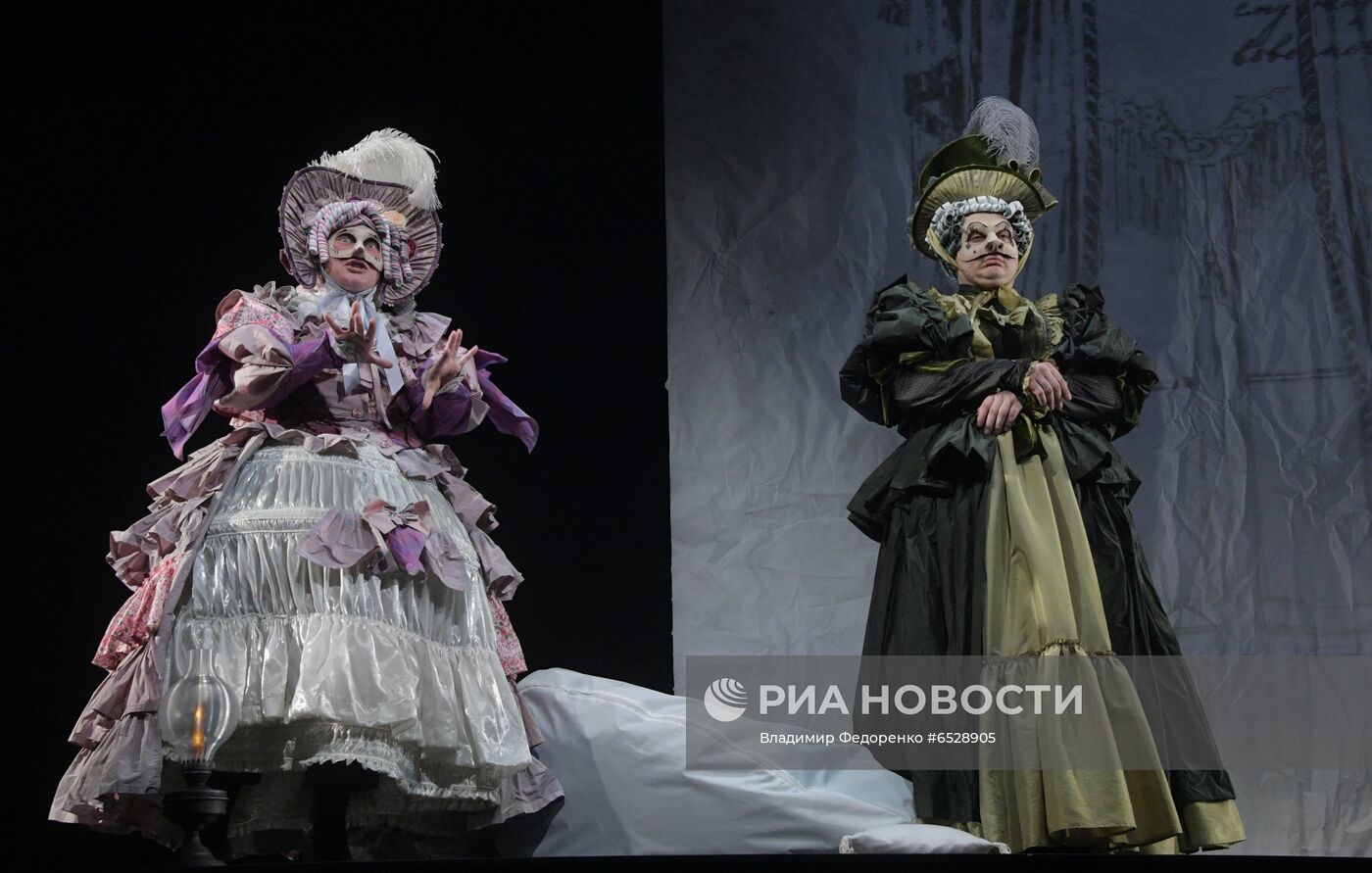 Спектакль "Мертвые души" в театре им. Евг. Вахтангова