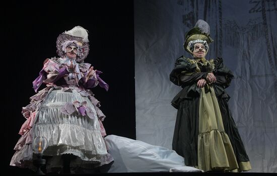 Спектакль "Мертвые души" в театре им. Евг. Вахтангова