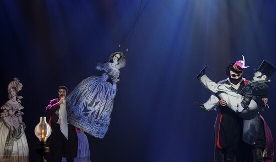 Спектакль "Мертвые души" в театре им. Евг. Вахтангова