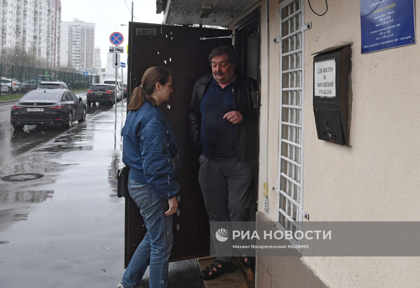 Писателя Д. Быкова вызвали в полицию