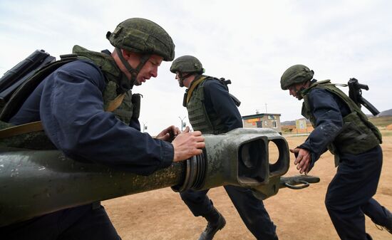 Состязания по ремонту ракетно-артиллерийского вооружения в Приморье