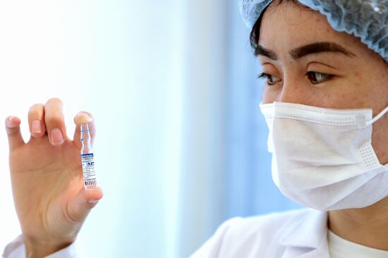 Старт вакцинации от коронавируса в Киргизии