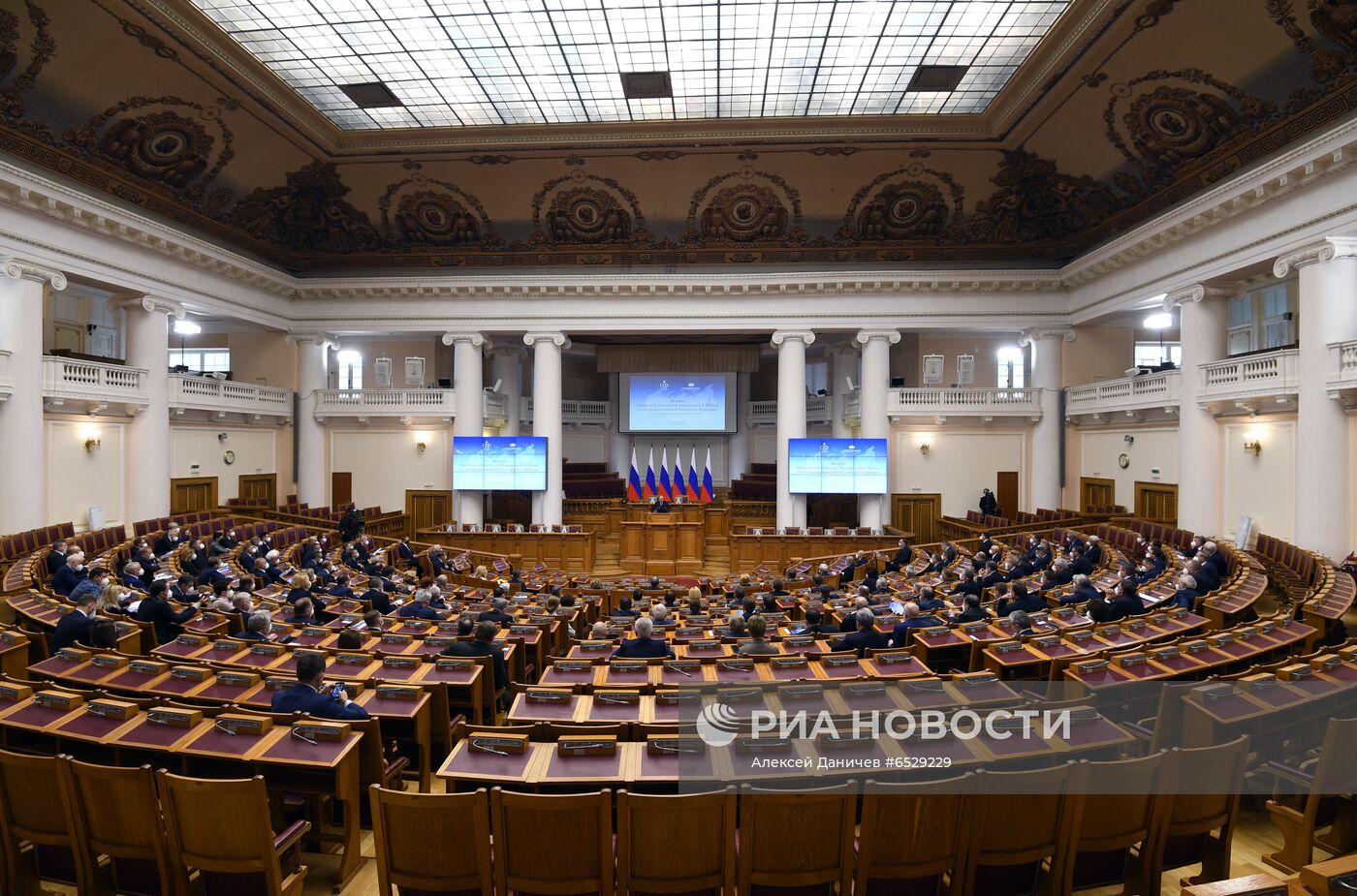 Рабочая поездка президента РФ В. Путина в Санкт-Петербург