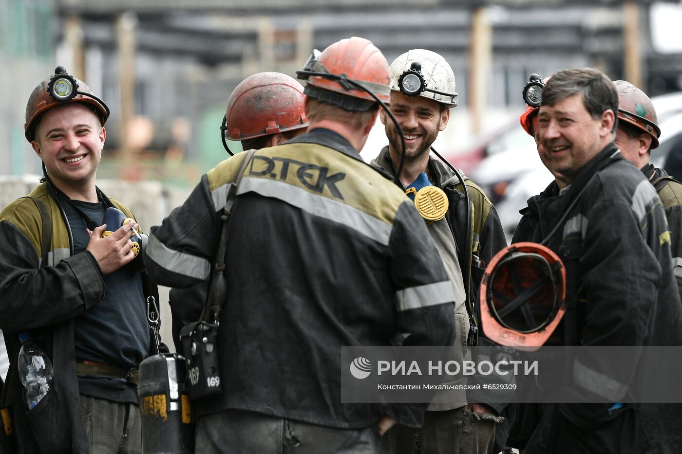  Шахтеры предприятия "Комсомолец Донбасса" в Донецкой области