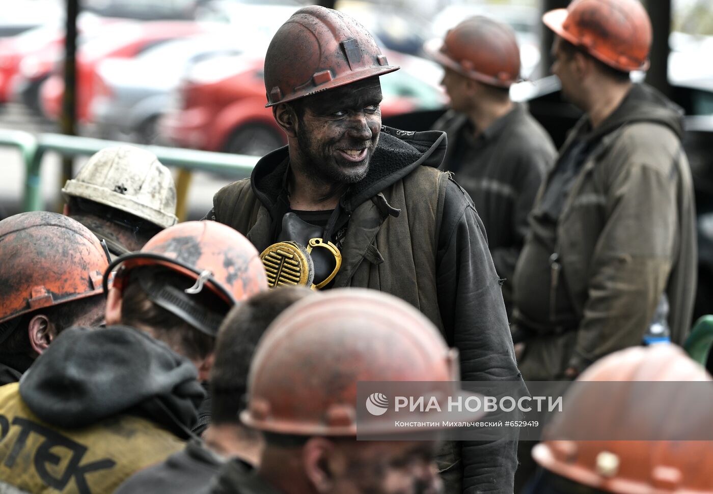  Шахтеры предприятия "Комсомолец Донбасса" в Донецкой области