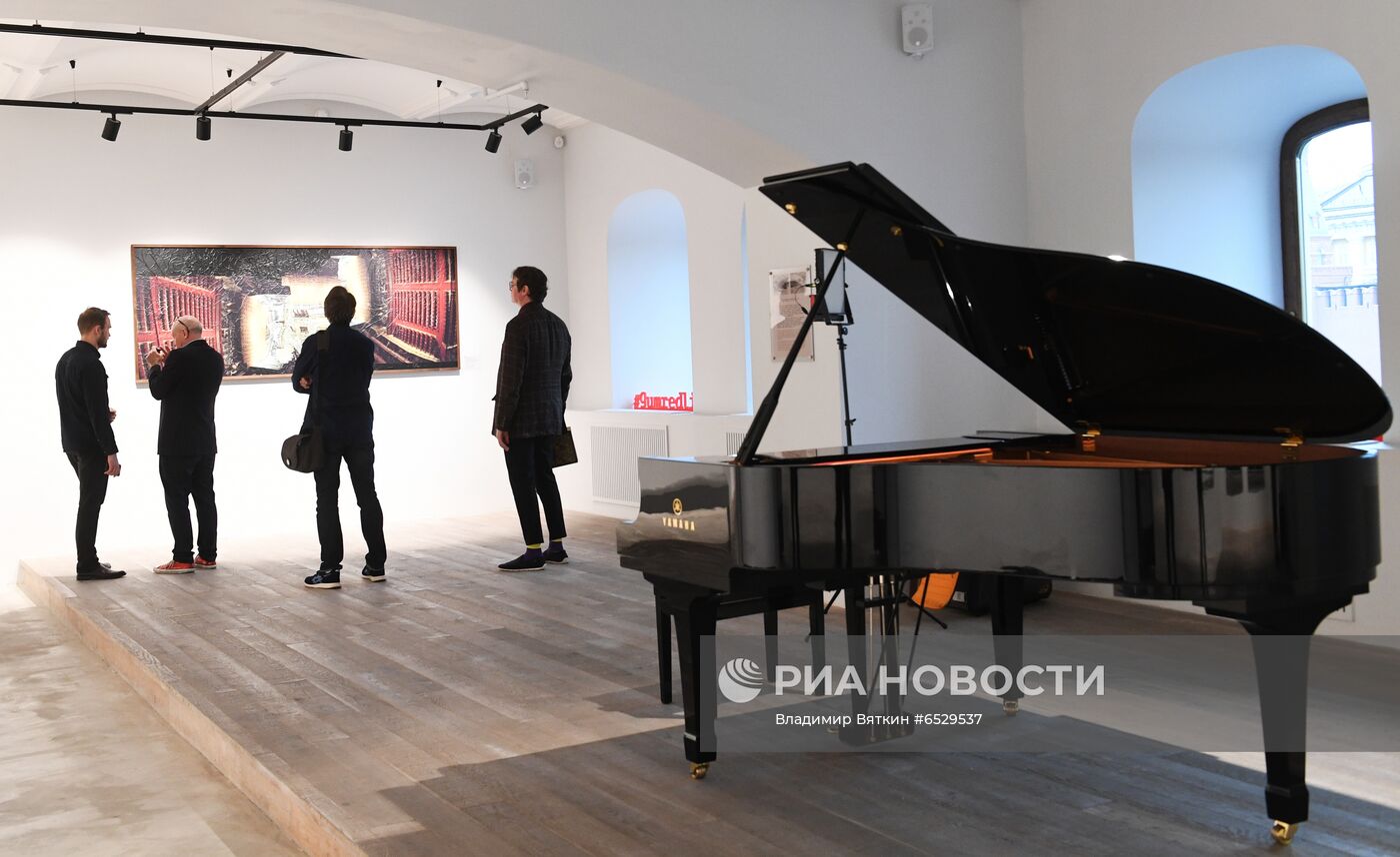 Выставка "Головач Сопромат" в галерее ГУМ-Red-Line