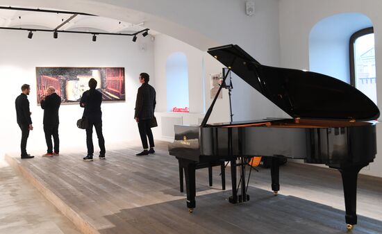 Выставка "Головач Сопромат" в галерее ГУМ-Red-Line