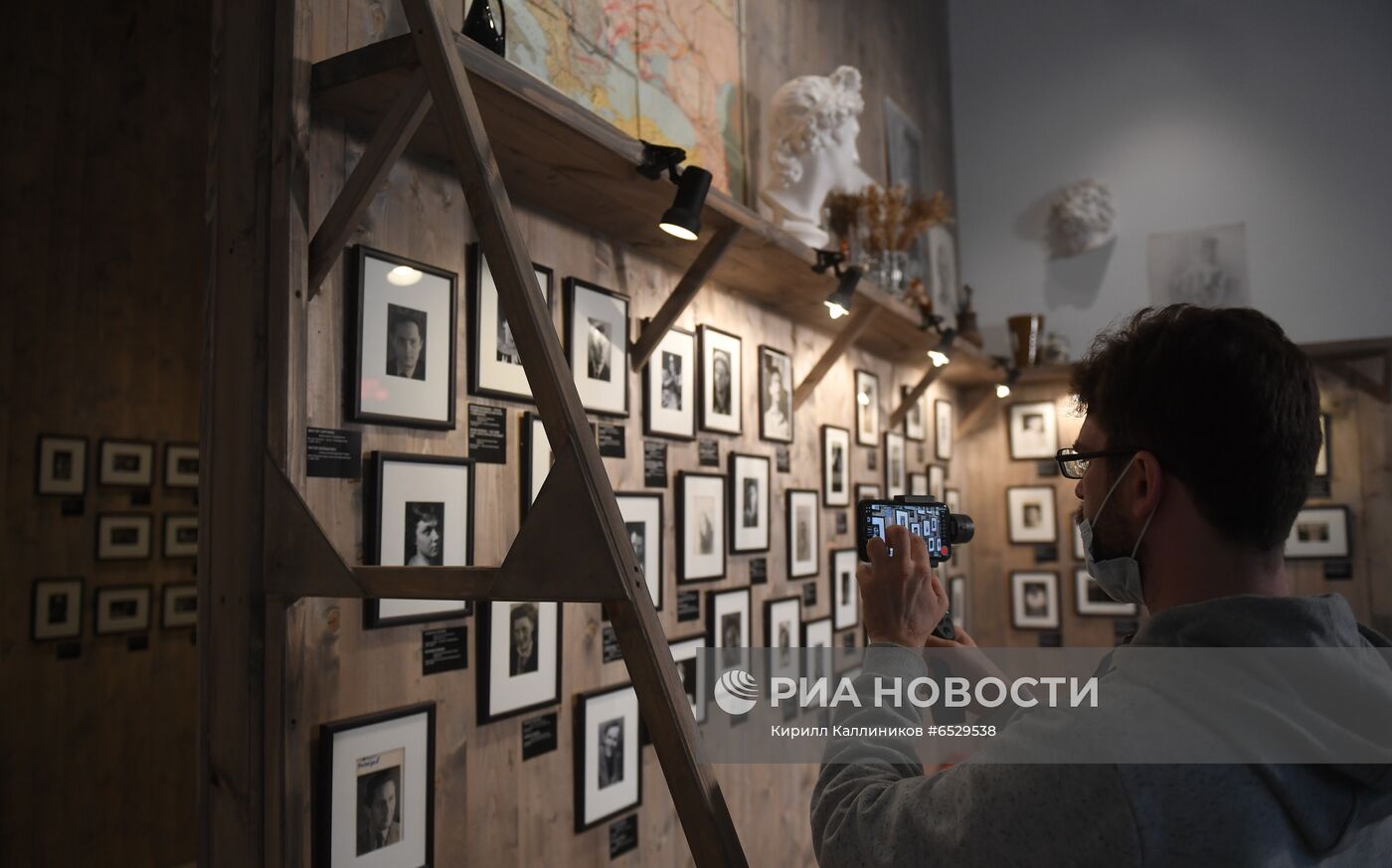 Выставка "Современник. Начало" в ММОМА