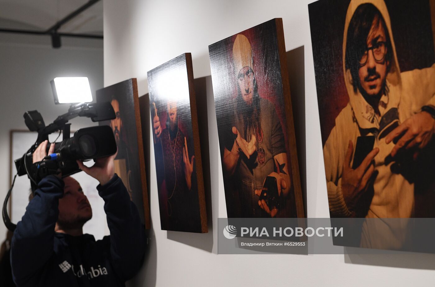 Выставка "Головач Сопромат" в галерее ГУМ-Red-Line