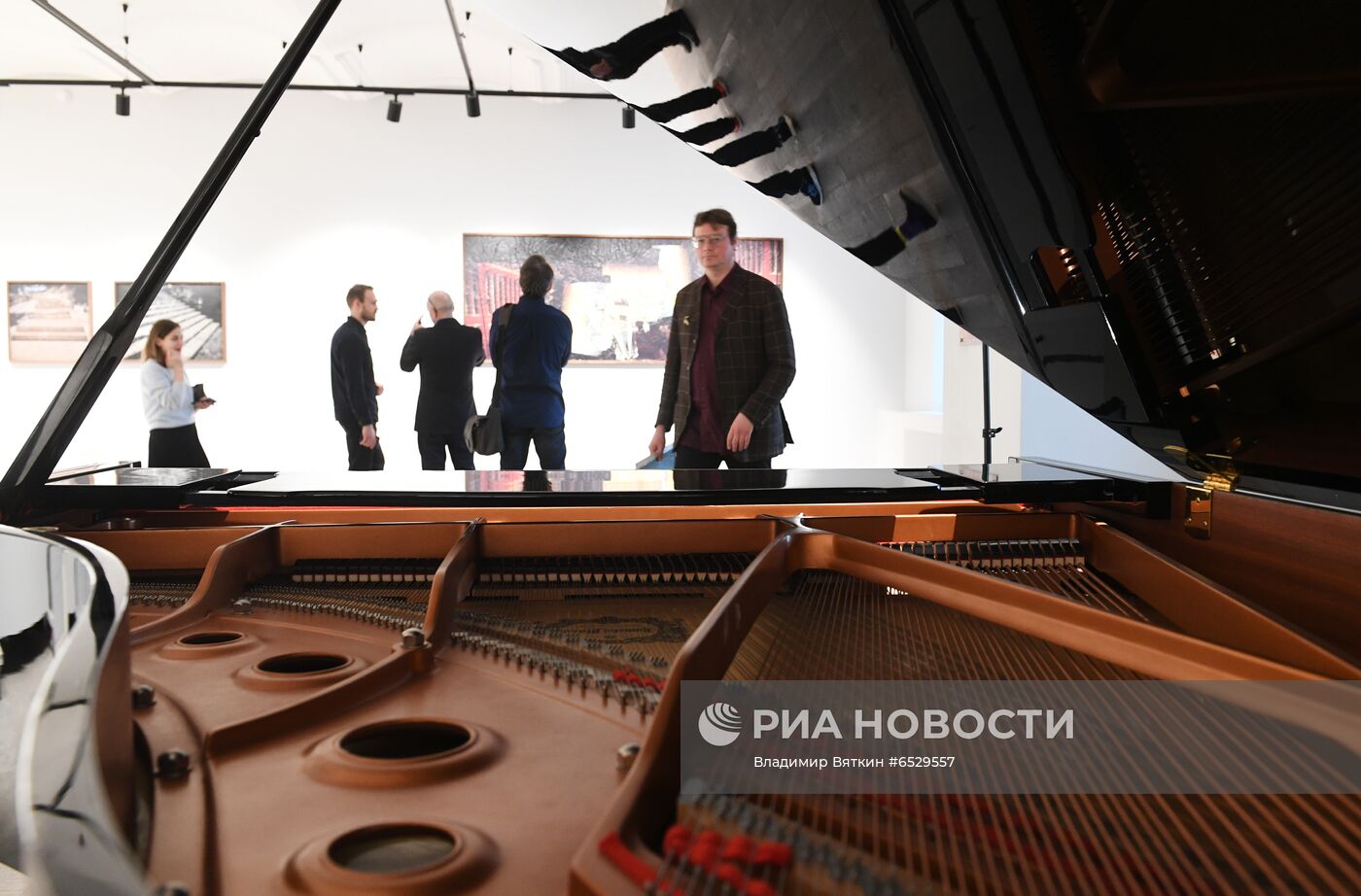 Выставка "Головач Сопромат" в галерее ГУМ-Red-Line