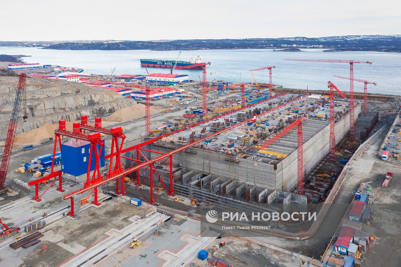 Строительство завода "НОВАТЭК-Мурманск" в Белокаменке