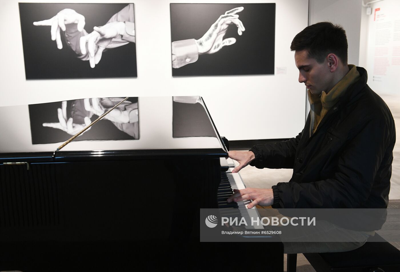 Выставка "Головач Сопромат" в галерее ГУМ-Red-Line