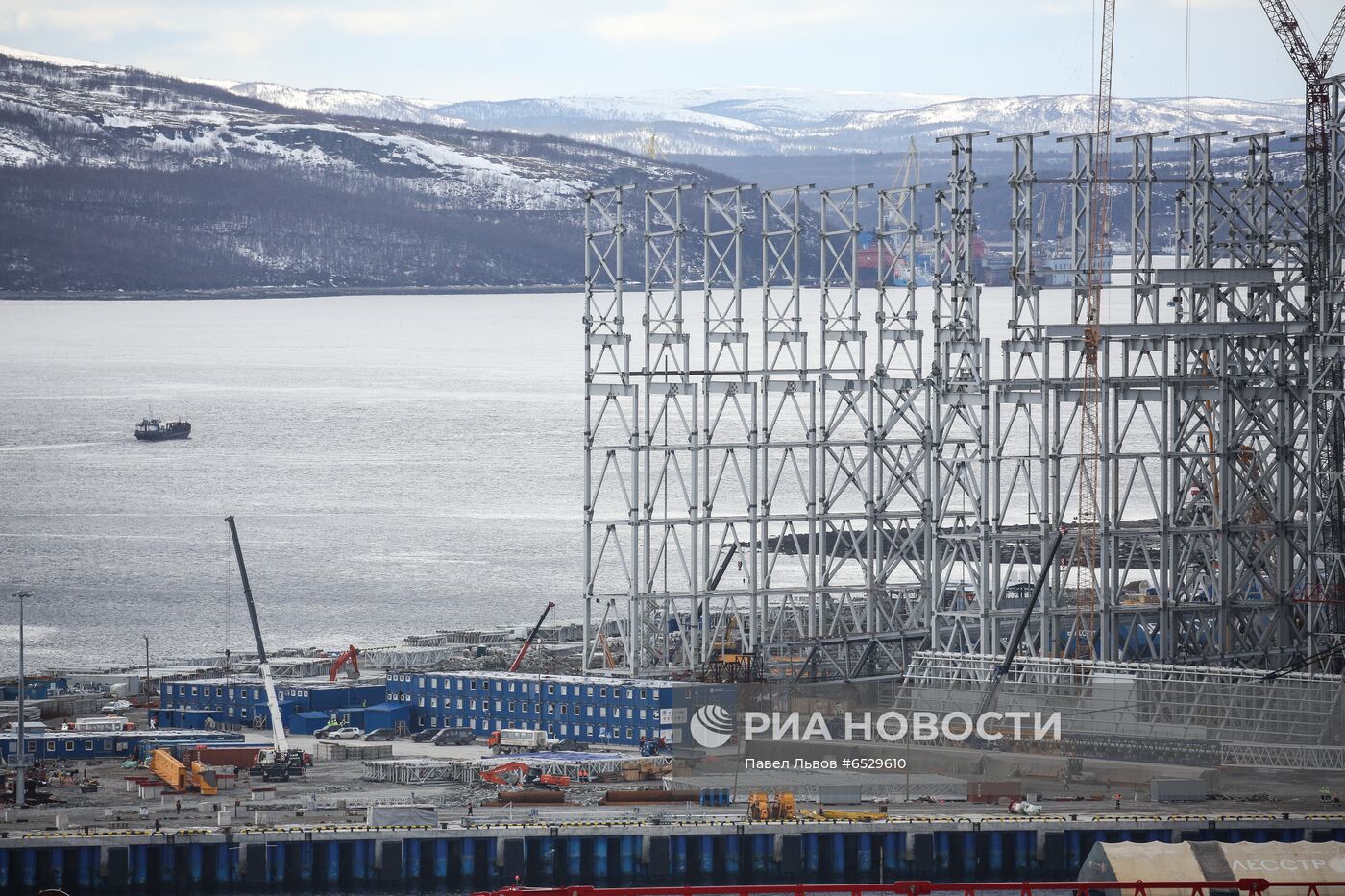 Строительство завода "НОВАТЭК-Мурманск" в Белокаменке