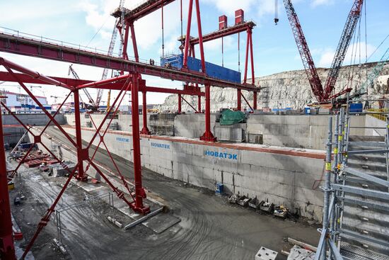 Строительство завода "НОВАТЭК-Мурманск" в Белокаменке Строительство завода "НОВАТЭК-Мурманск" в Белокаменке