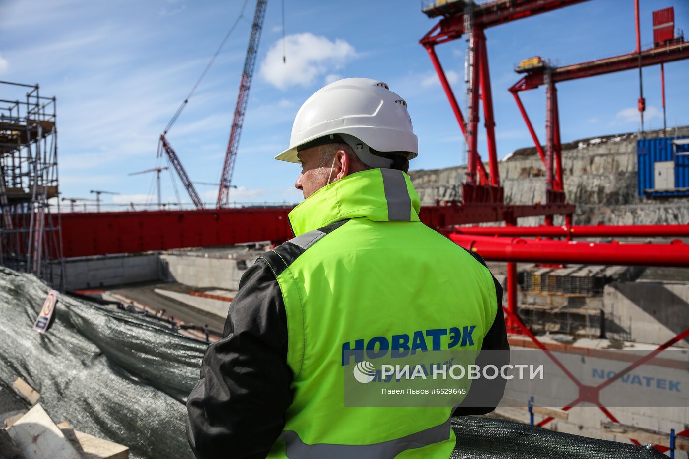 Строительство завода "НОВАТЭК-Мурманск" в Белокаменке