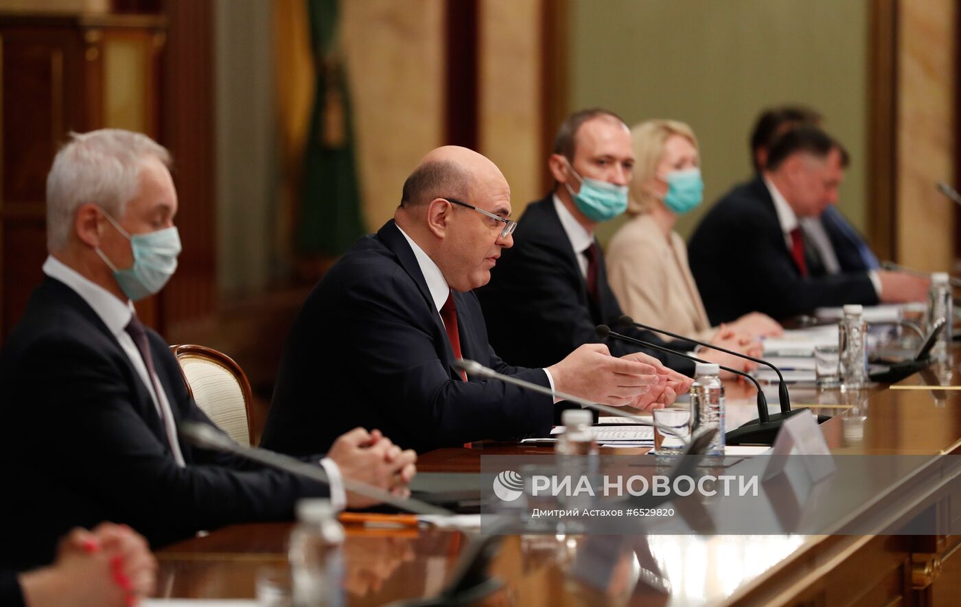 Премьер-министр РФ М. Мишустин встретился с главами думских фракций