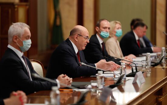 Премьер-министр РФ М. Мишустин встретился с главами думских фракций
