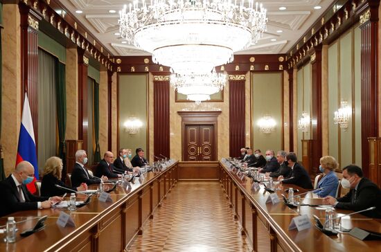 Премьер-министр РФ М. Мишустин встретился с главами думских фракций