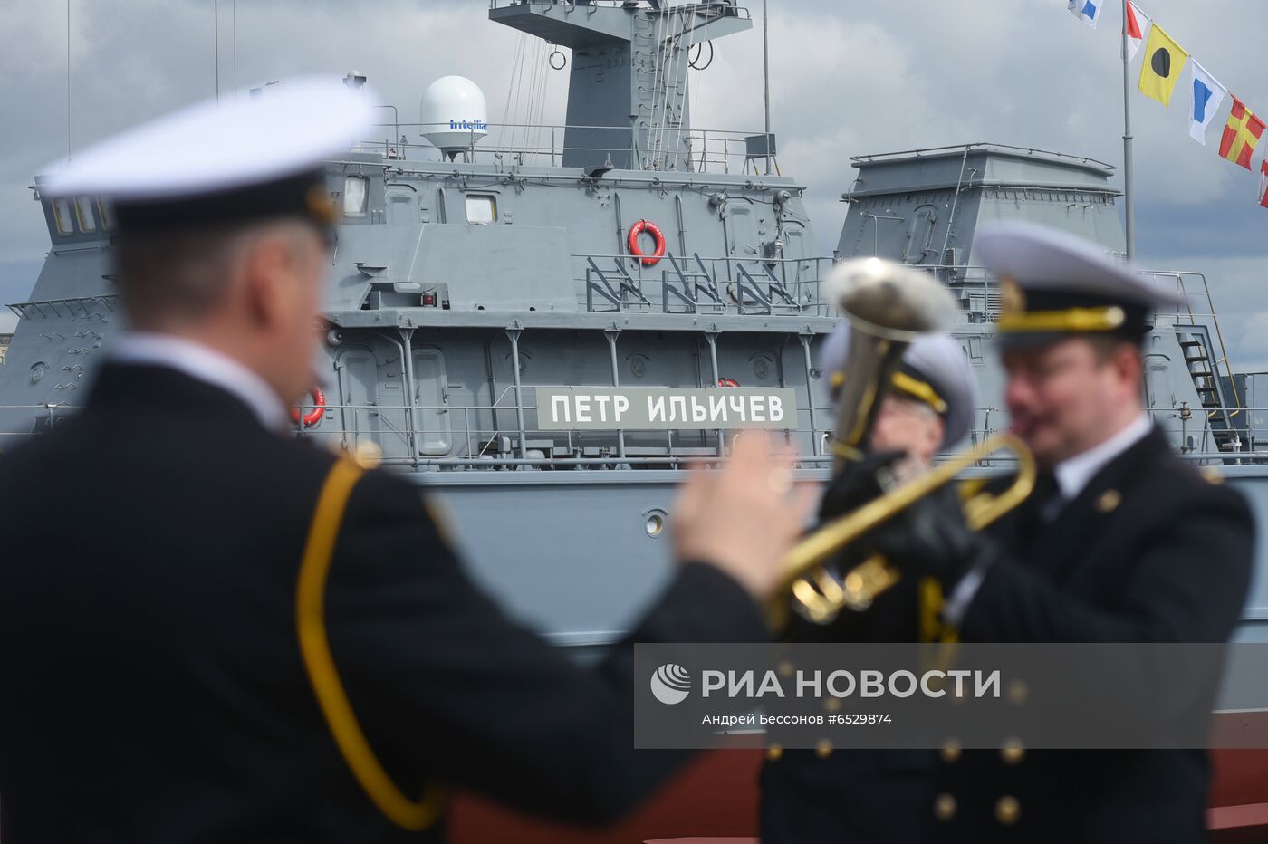 Спуск на воду тральщика "Петр Ильичев"