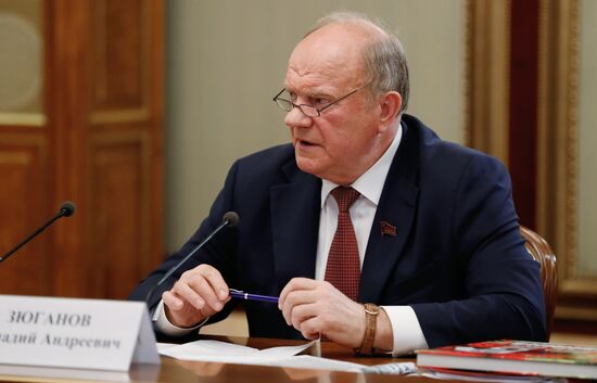 Премьер-министр РФ М. Мишустин встретился с главами думских фракций