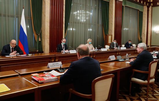 Премьер-министр РФ М. Мишустин встретился с главами думских фракций