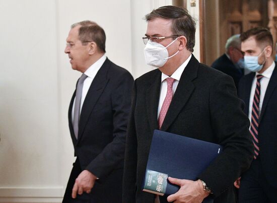 Встреча глав МИД РФ и Мексики С. Лаврова и М. Эмбарда