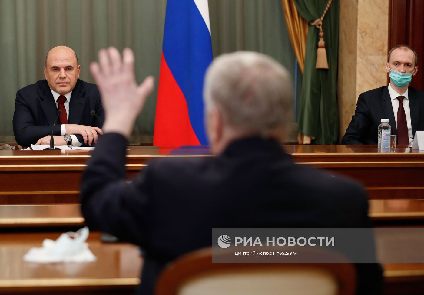 Премьер-министр РФ М. Мишустин встретился с главами думских фракций