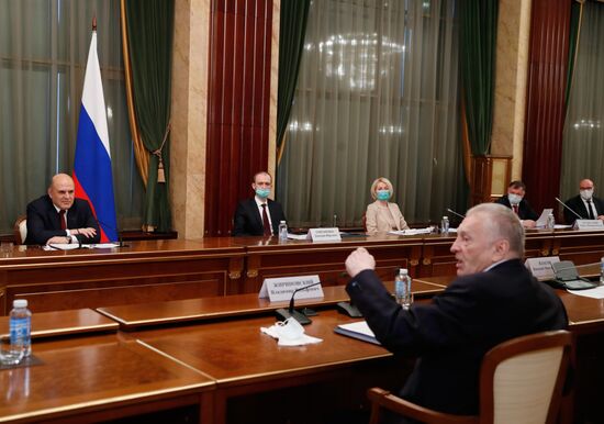 Премьер-министр РФ М. Мишустин встретился с главами думских фракций