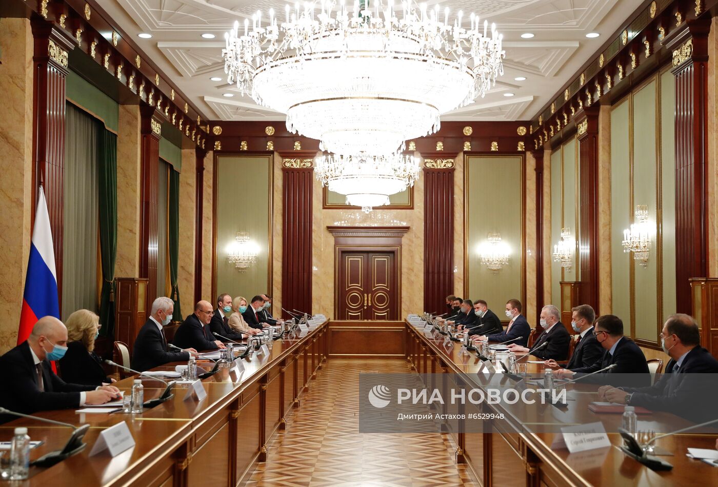Премьер-министр РФ М. Мишустин встретился с главами думских фракций