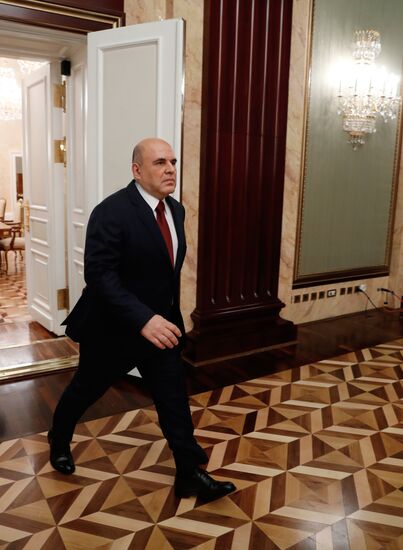 Премьер-министр РФ М. Мишустин встретился с главами думских фракций