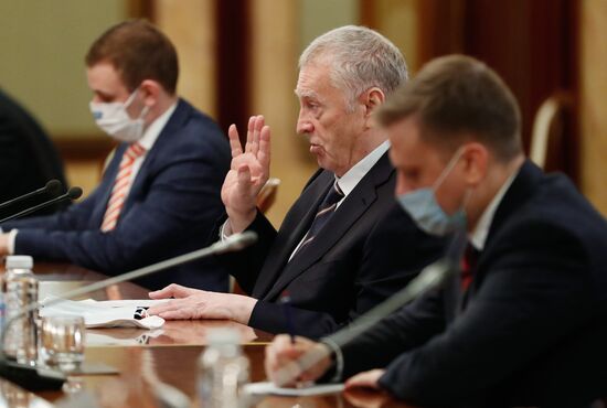 Премьер-министр РФ М. Мишустин встретился с главами думских фракций