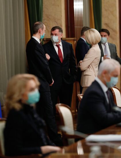 Премьер-министр РФ М. Мишустин встретился с главами думских фракций