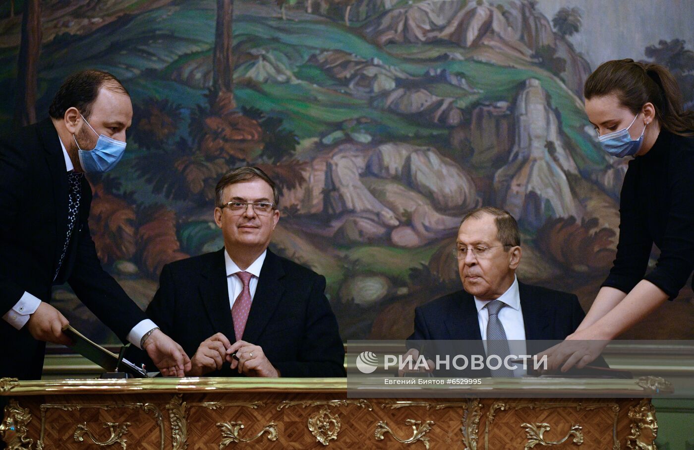 Встреча глав МИД РФ и Мексики С. Лаврова и М. Эмбарда