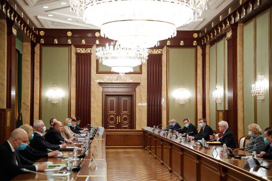 Премьер-министр РФ М. Мишустин встретился с главами думских фракций