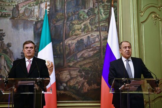 Встреча глав МИД РФ и Мексики С. Лаврова и М. Эмбарда