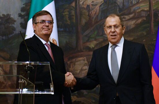 Встреча глав МИД РФ и Мексики С. Лаврова и М. Эмбарда