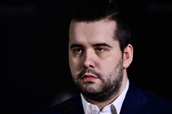 Награждение шахматиста Я. Непомнящего - победителя турнира претендентов 