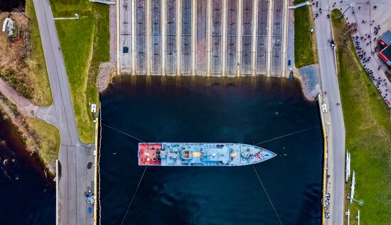 Спуск на воду тральщика "Петр Ильичев"