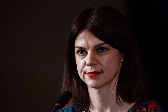 Награждение шахматиста Я. Непомнящего - победителя турнира претендентов 