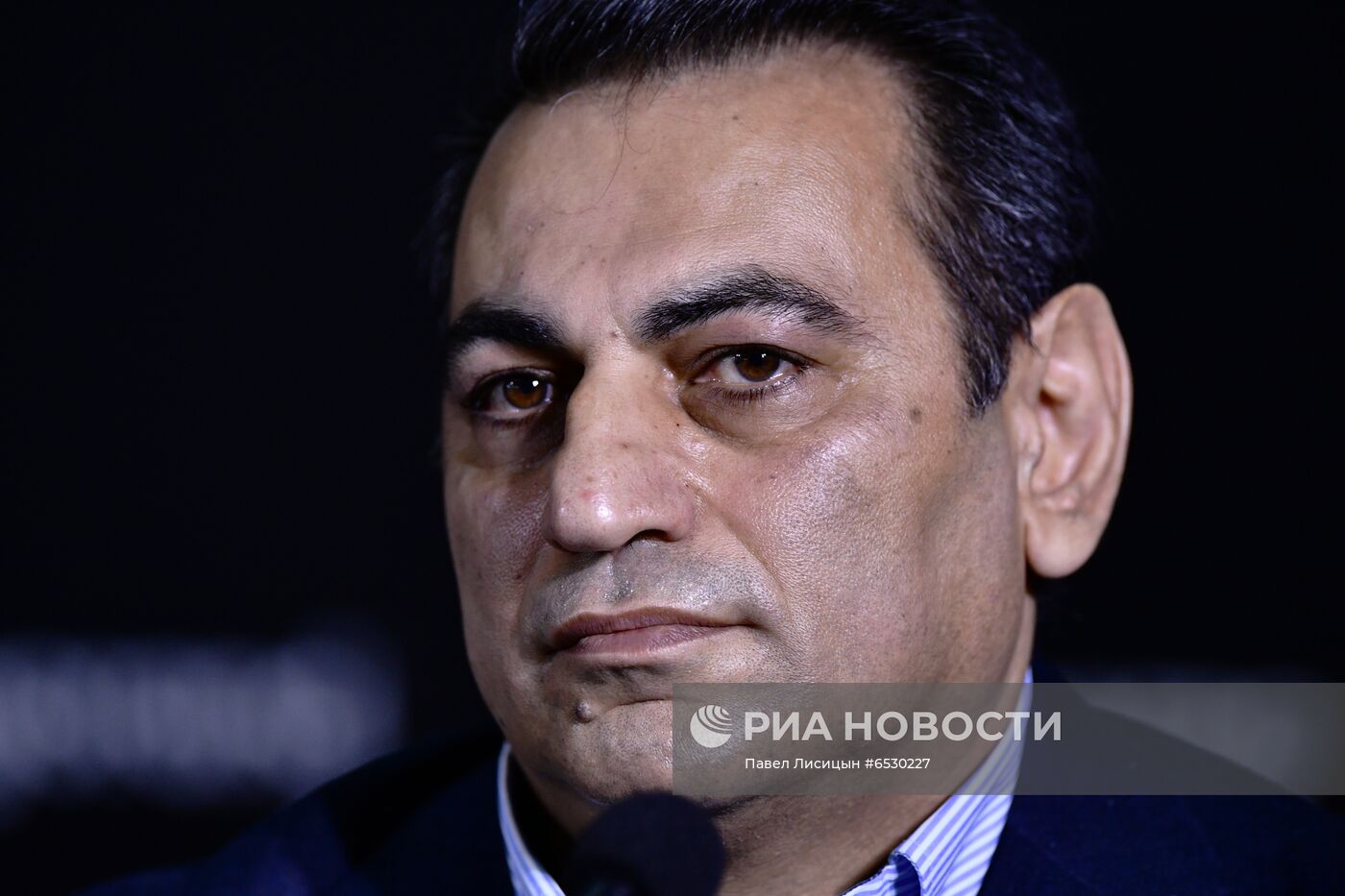 Награждение шахматиста Я. Непомнящего - победителя турнира претендентов