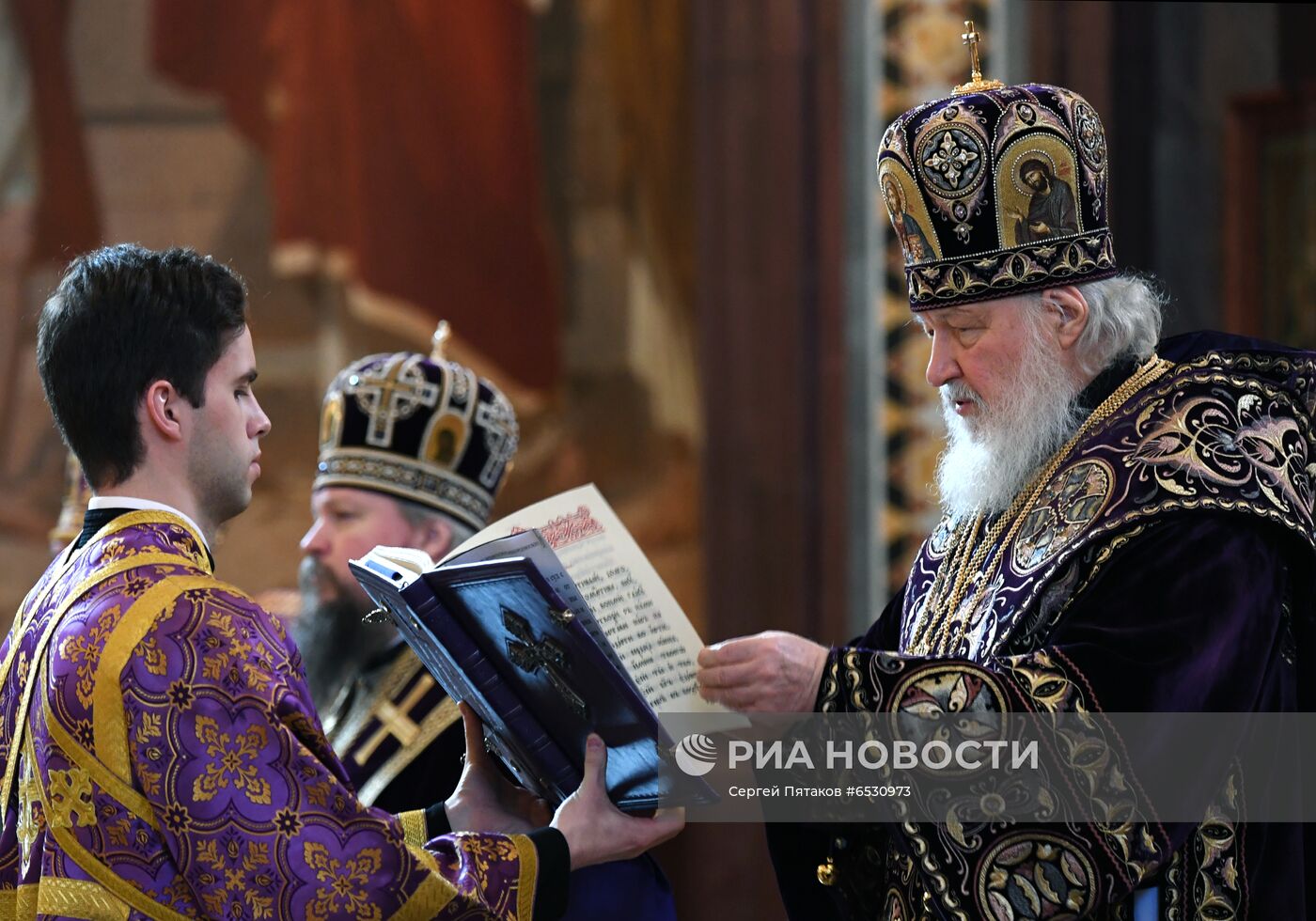 Патриаршее служение и чин освящения святого мира в храме Христа Спасителя 