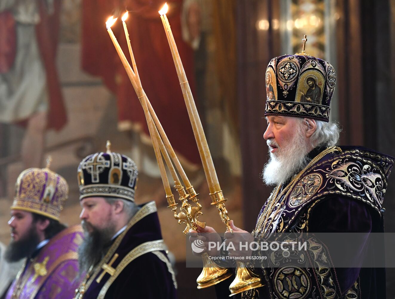 Патриаршее служение и чин освящения святого мира в храме Христа Спасителя