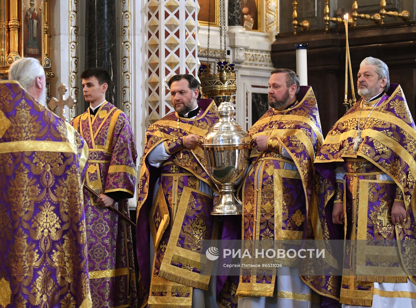 Патриаршее служение и чин освящения святого мира в храме Христа Спасителя 