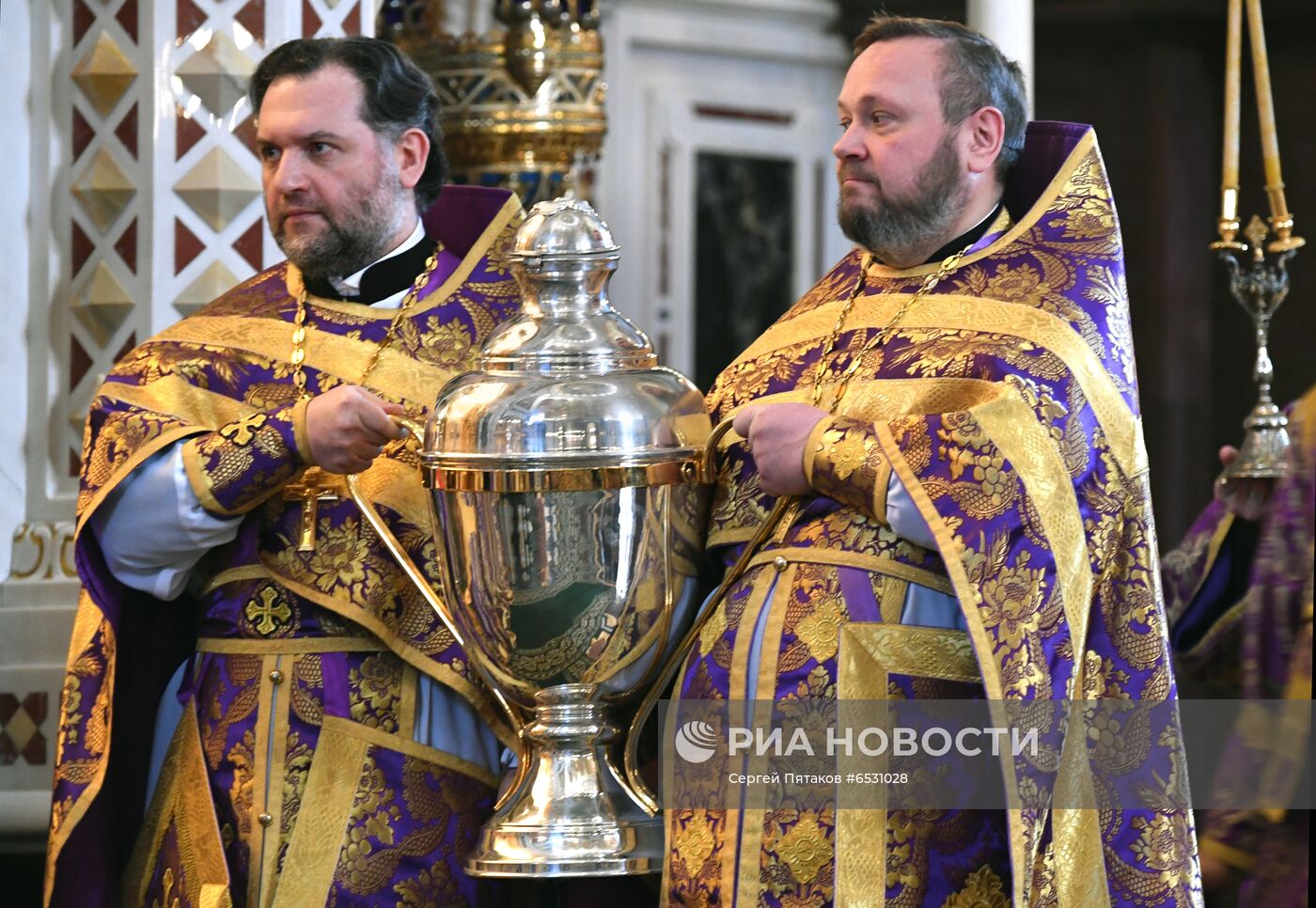 Патриаршее служение и чин освящения святого мира в храме Христа Спасителя 