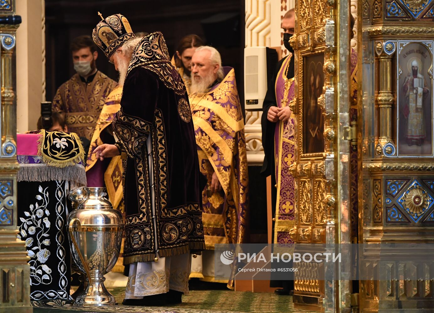 Патриаршее служение и чин освящения святого мира в храме Христа Спасителя 