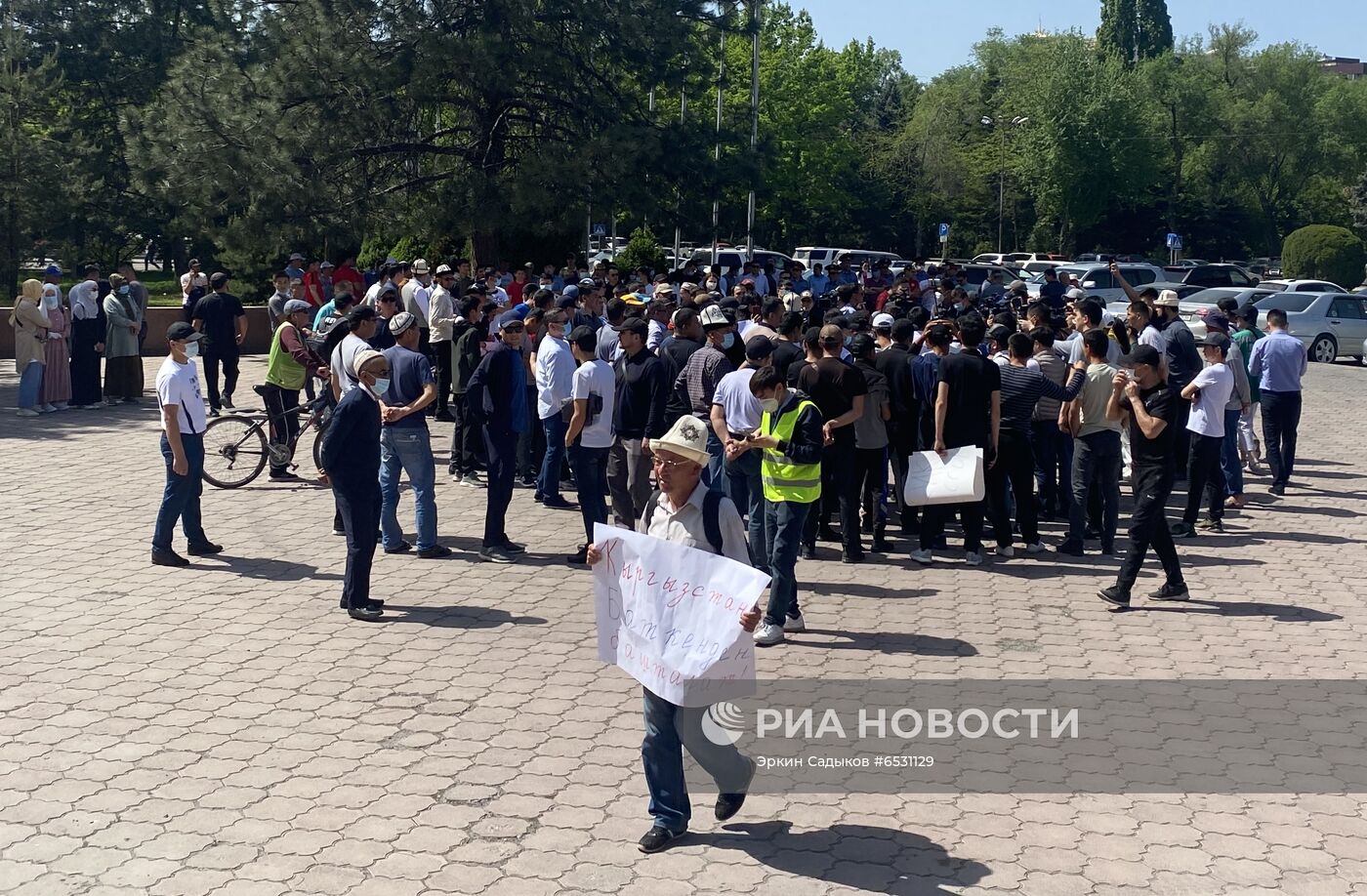 Митинг в Бишкеке в связи с ситуацией на границе