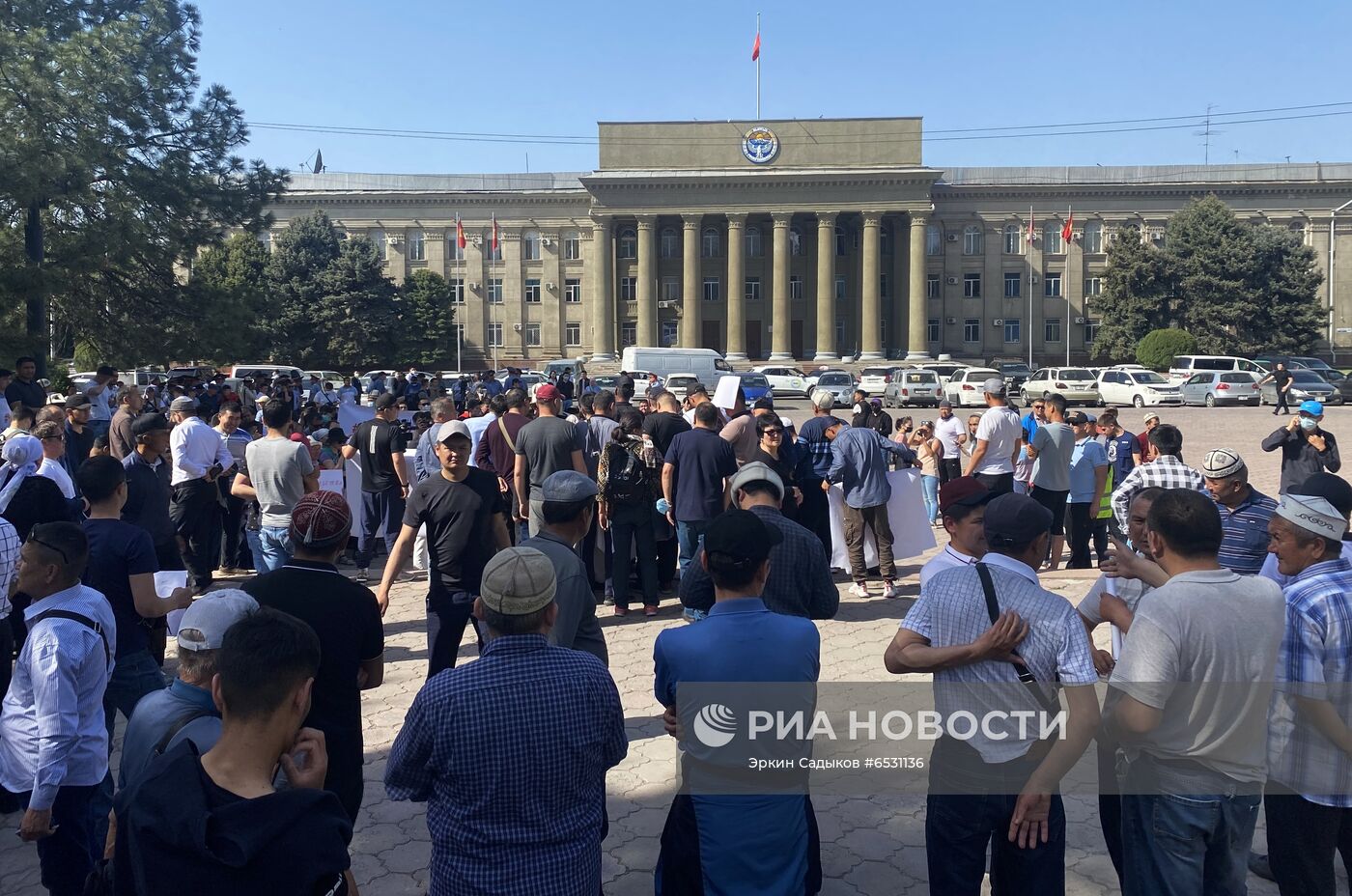 Митинг в Бишкеке в связи с ситуацией на границе