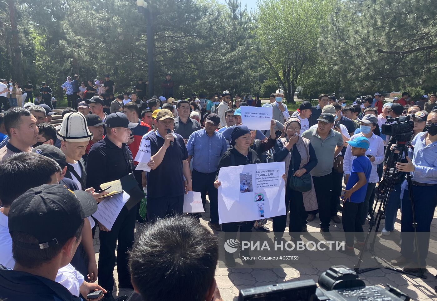 Митинг в Бишкеке в связи с ситуацией на границе