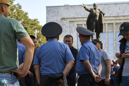 Митинг в Бишкеке в связи с ситуацией на границе