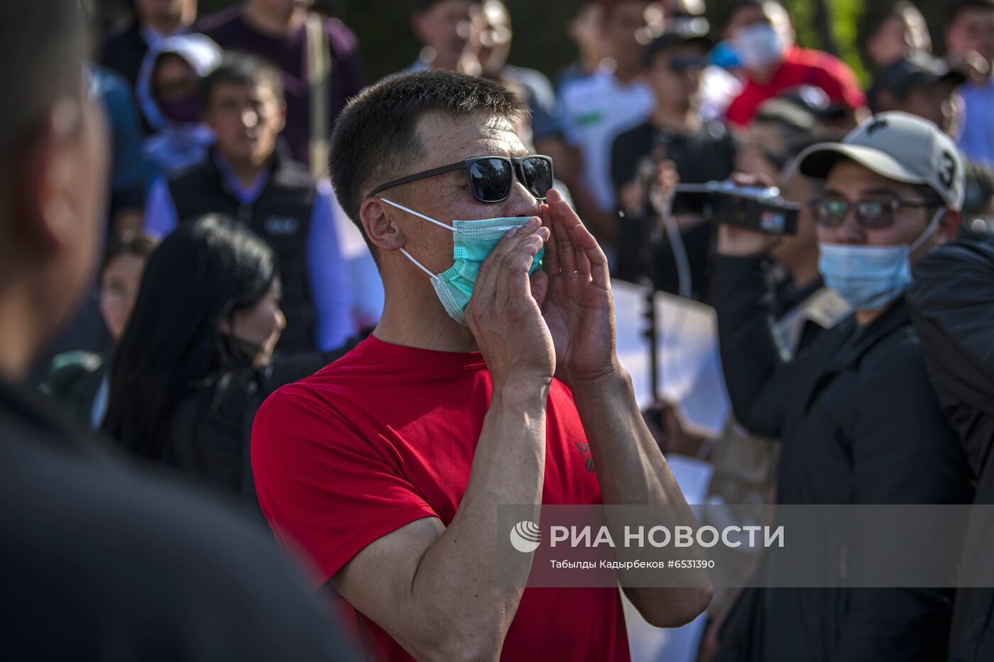 Митинг в Бишкеке в связи с ситуацией на границе